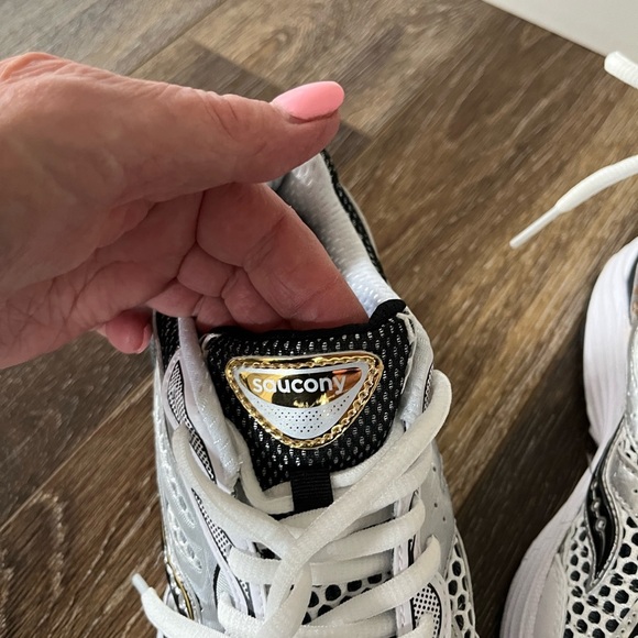 BIG KIDS' SAUCONY OMNI 9 CASUAL SHOES SIZE 3 - Picture 6 of 12